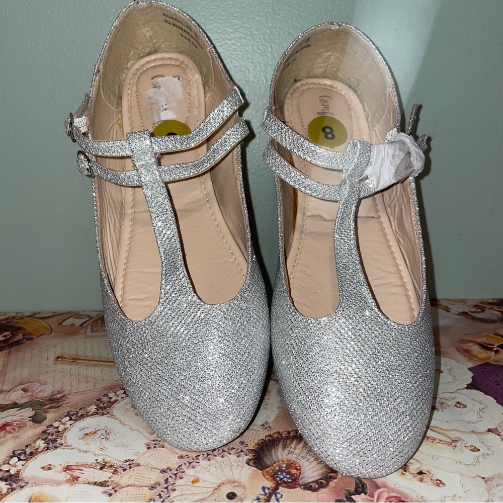 Comfy Soles Silver Metallic Sparkle Ankle T Strap Flats Shoes NEW 8